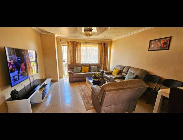 3 BEDROOM TOWNHOUSE FOR SALE IN SOUTH CREST